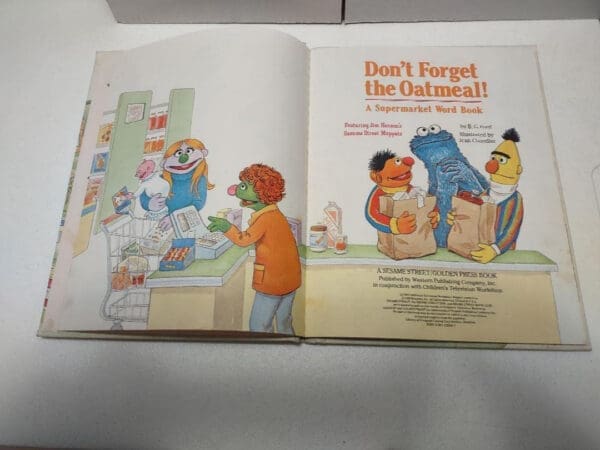 Don't Forget the Oatmeal! (A Supermarket Word Book) Featuring Jim Henson's Sesame Street Muppets - Image 6