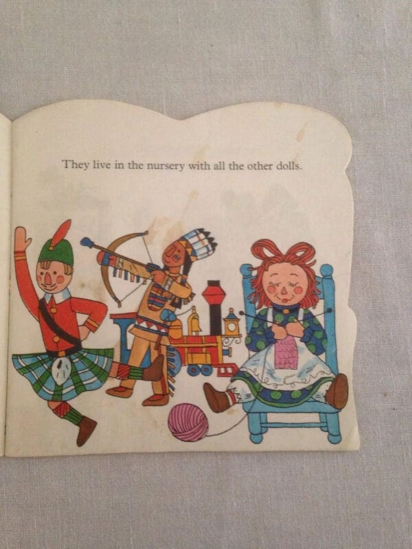 The Raggedy Ann Book A Golden Shape Book 5951 - Image 4